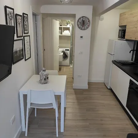 Ca' Ginevra Trilocale Centro-mare 아파트 페자로